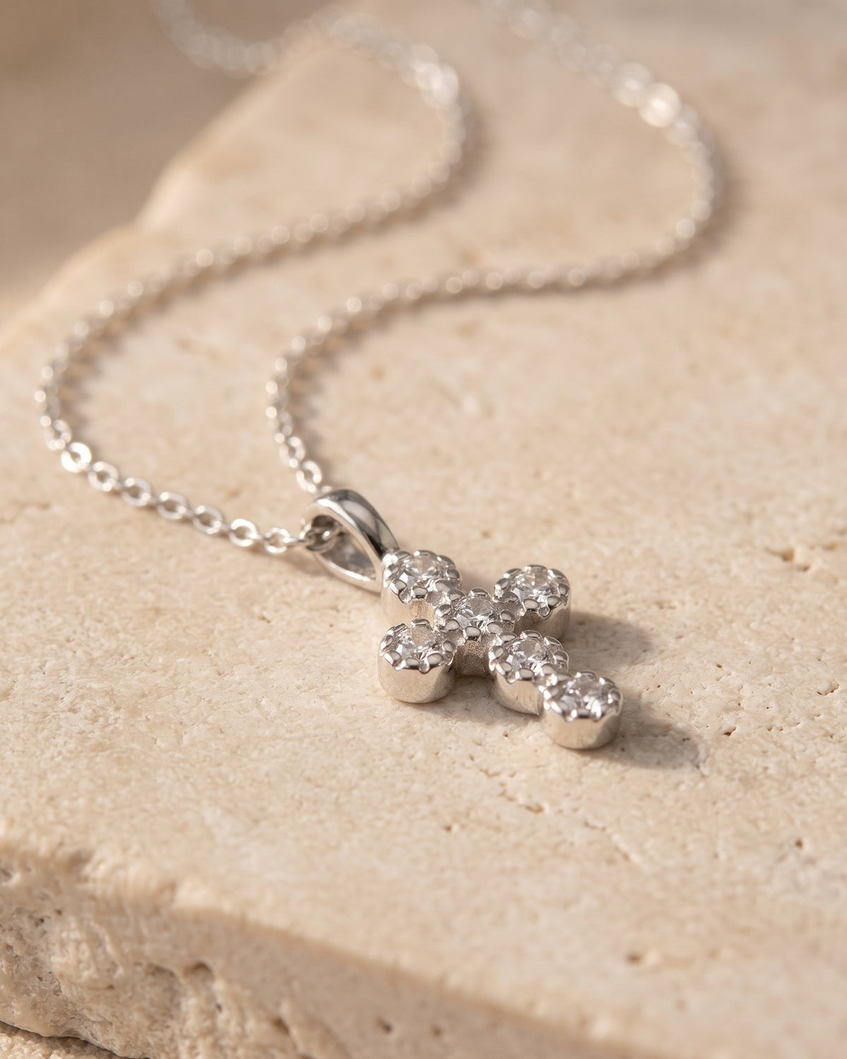 The silver Guiding Light, side view on stone [c:silver]