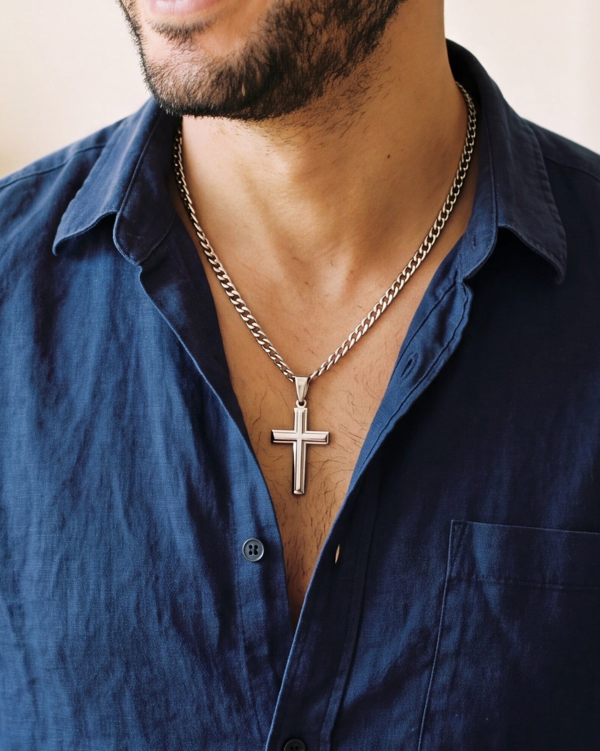 The silver Devotion Cross worn by a man, close-up from chin to chest, true to size [c:silver]