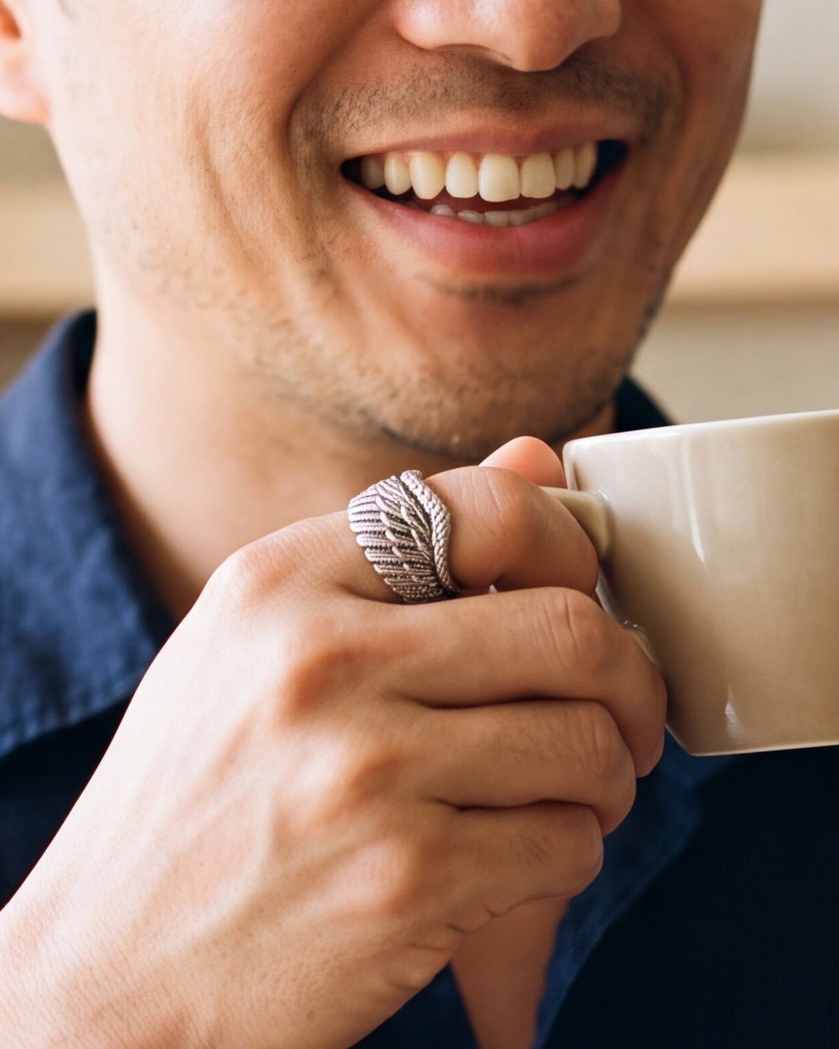 The silver Angelic Flight worn by a man, close-up on the hand, true to size