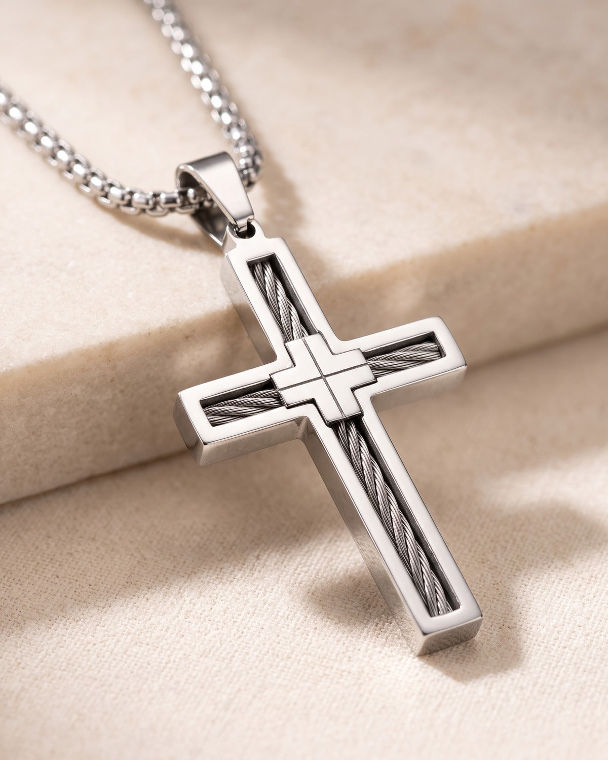 Close-up of the silver Cable Cross [c:silver]