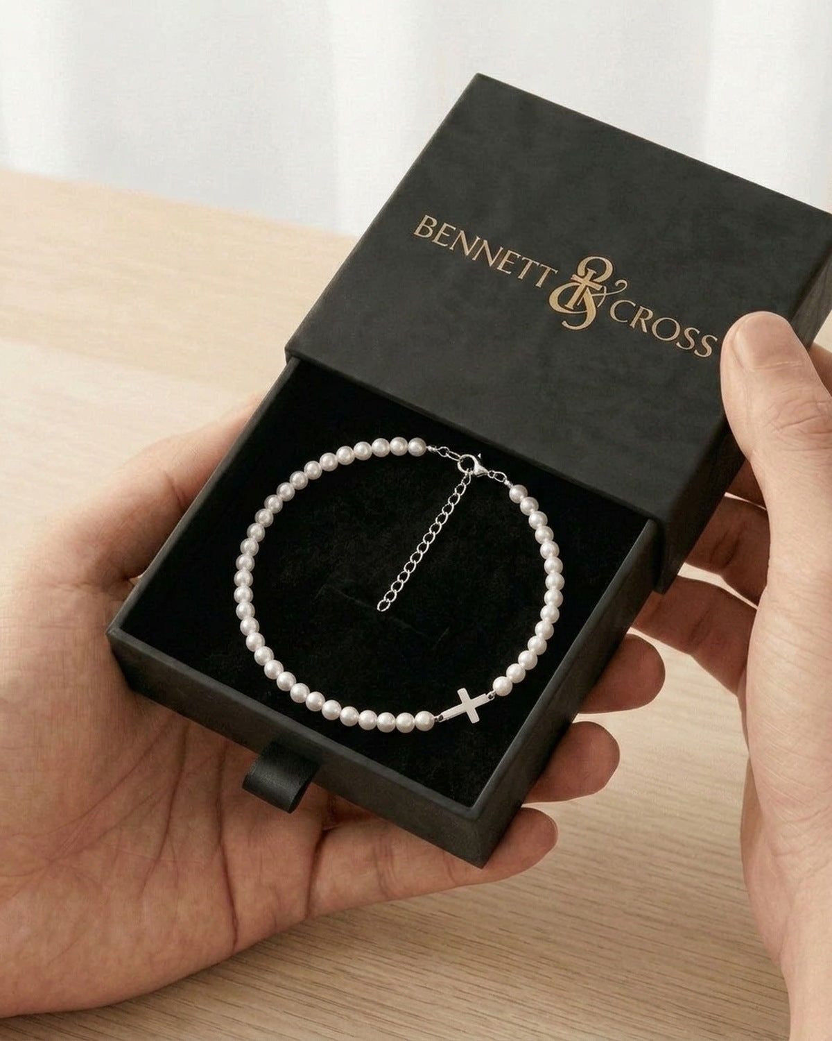 The Devout Pearl in its Bennett & Cross gift box [c:silver]
