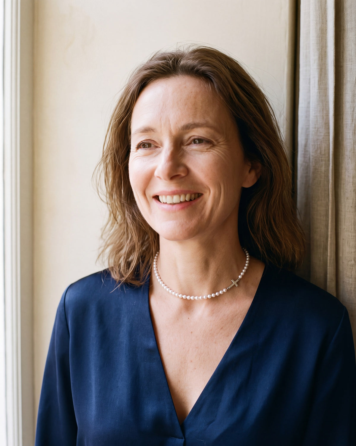 Smiling woman wearing The Devout Pearl [c:silver]