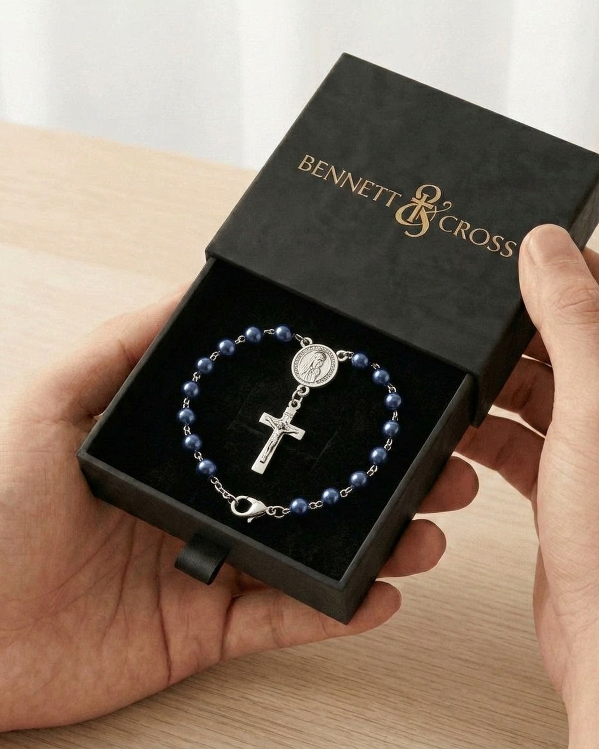 The Fatima Decade in its Bennett & Cross gift box [c:navy-pearl]