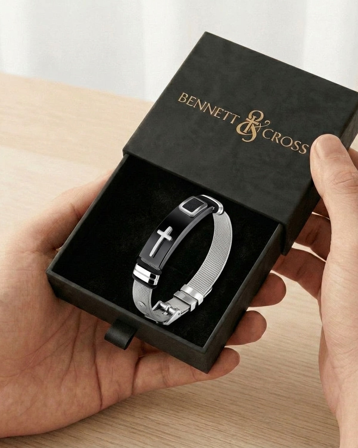 The Gilded Mesh in its black Bennett & Cross gift box [c:silver]
