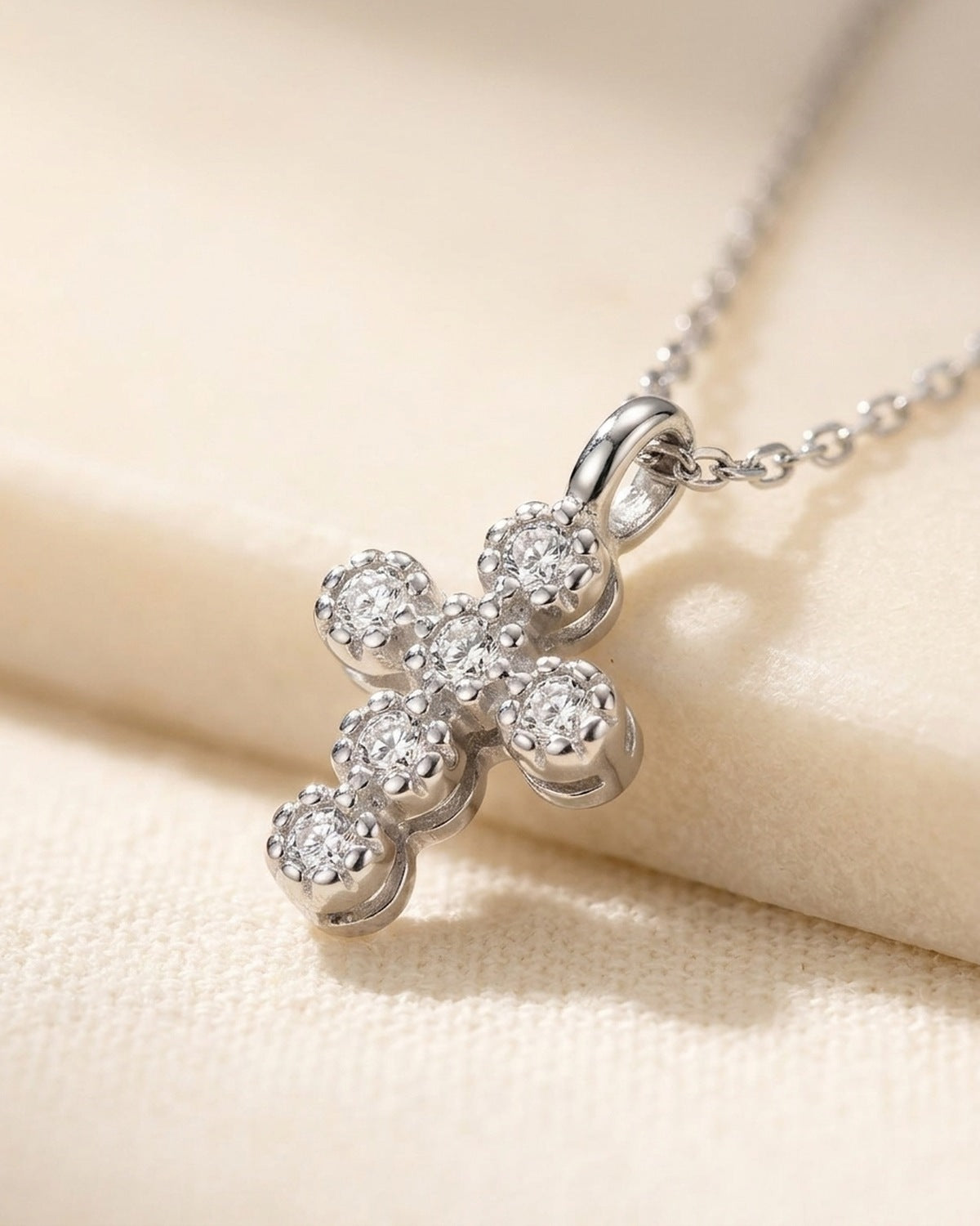 Close-up of the silver Guiding Light [c:silver]