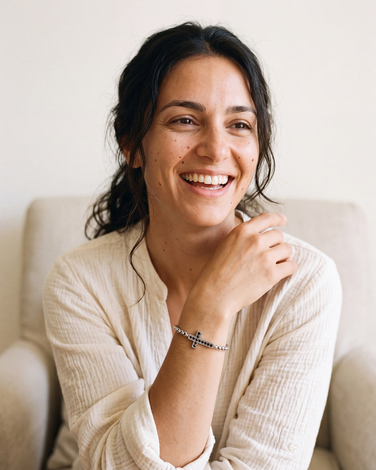 Smiling woman wearing the silver Onyx Cross