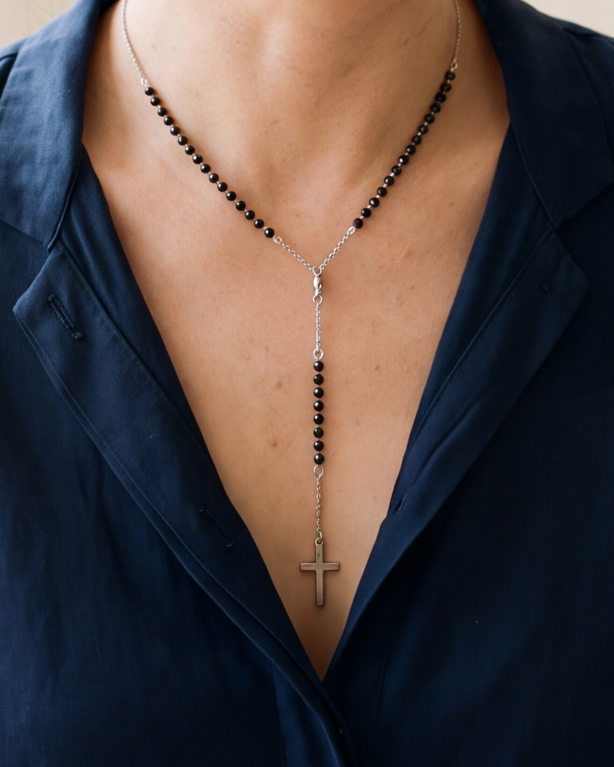 The Sacred Rosary worn by a woman, close-up, true to size [c:silver]