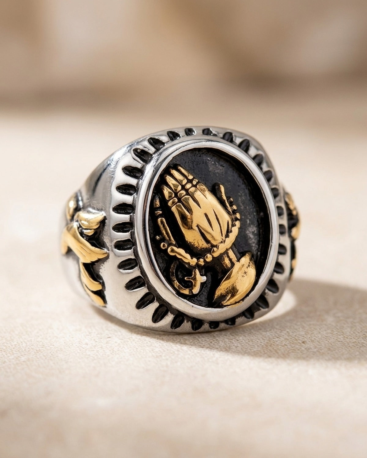 Detail of the two-tone Steadfast Prayer [c:two-tone]