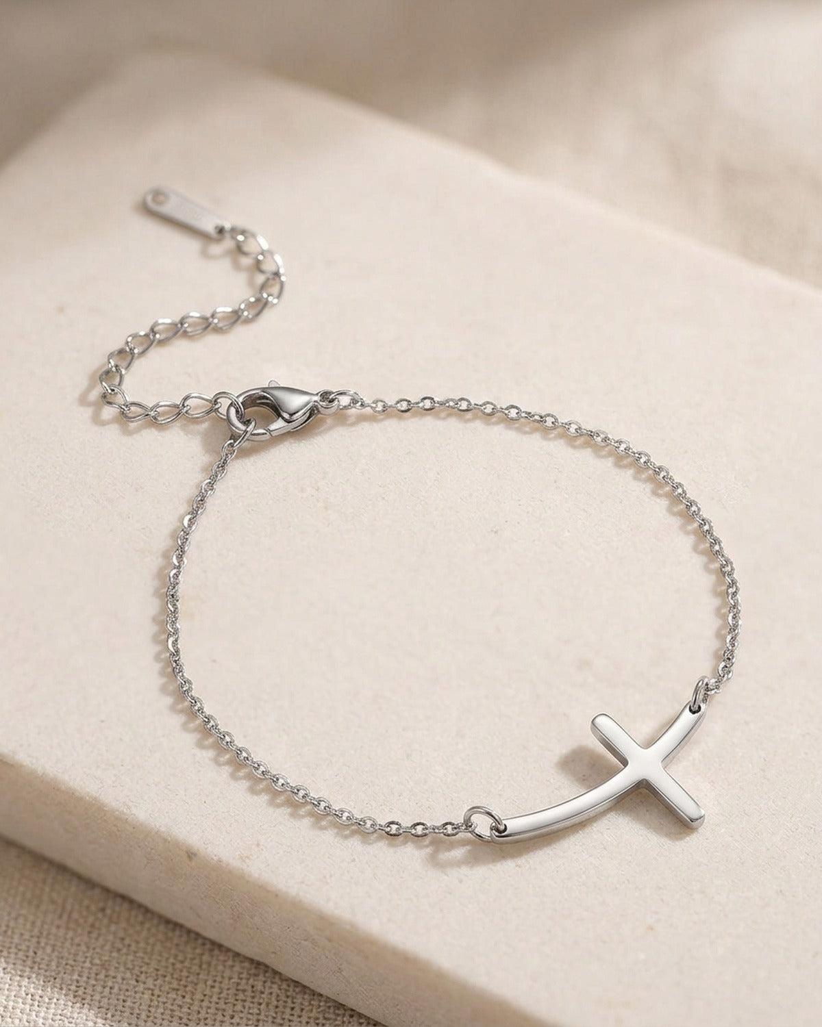 Close-up of the silver Subtle Cross [c:silver]