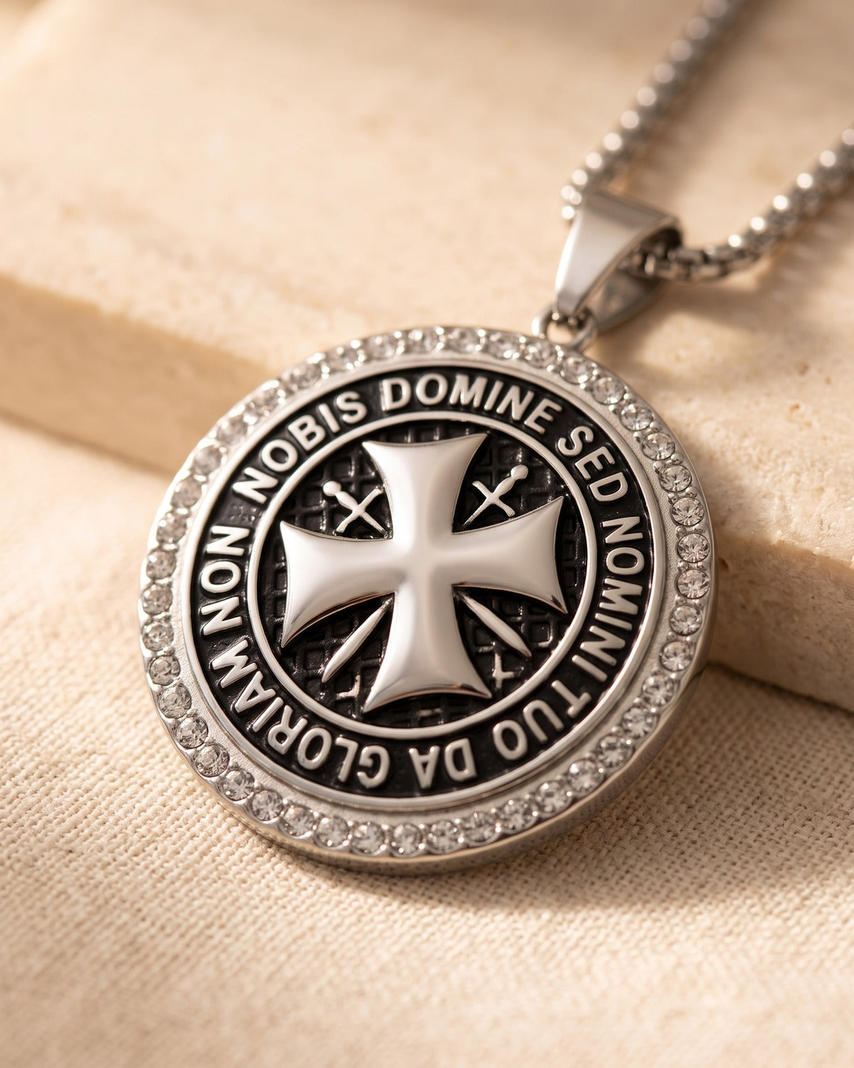 The Templar's Motto, close-up of the Templar medallion